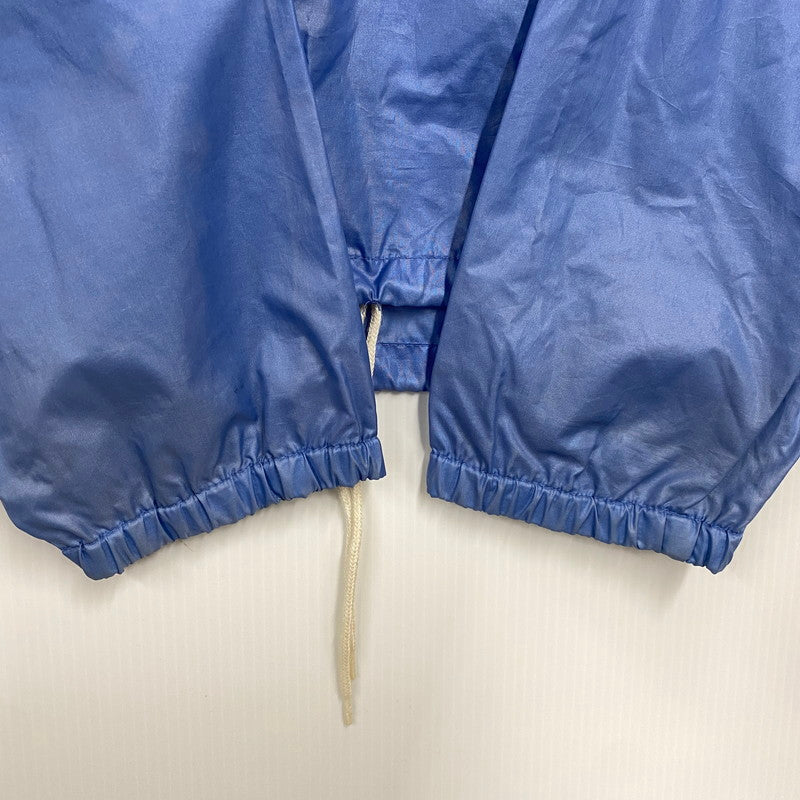 【中古品】【メンズ】 IZOD LACOSTE アイゾッド ラコステ NYLON ANORAK HOODIE ナイロン アノラック フーディー 青円糸巻タグ 146-260607-as-27-izu サイズ：M カラー：ライトブルー 万代Net店