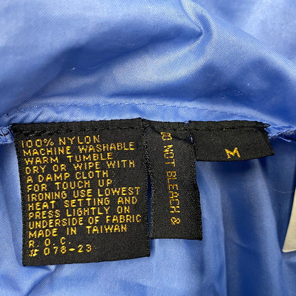【中古品】【メンズ】 IZOD LACOSTE アイゾッド ラコステ NYLON ANORAK HOODIE ナイロン アノラック フーディー 青円糸巻タグ 146-260607-as-27-izu サイズ：M カラー：ライトブルー 万代Net店