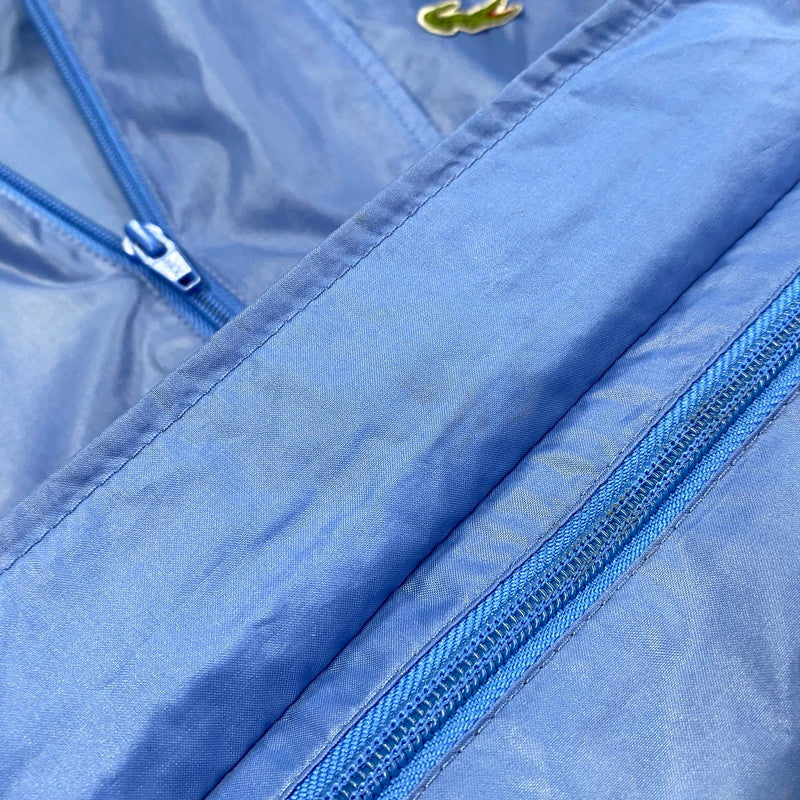 【中古品】【メンズ】 IZOD LACOSTE アイゾッド ラコステ NYLON ANORAK HOODIE ナイロン アノラック フーディー 青円糸巻タグ 146-260607-as-27-izu サイズ：M カラー：ライトブルー 万代Net店
