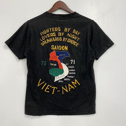【中古品】【メンズ】 TOYO ENTERPRISE 東洋エンタープライズ VIETNAM TIGER PATCH S/S TEE ベトナム タイガー パッチ ショートスリーブ Tシャツ 半袖 145-260607-as-33-izu カラー：ブラック 万代Net店