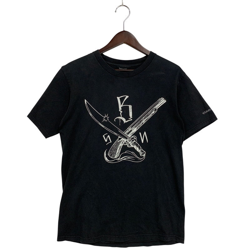 【現状渡し品】【メンズ】 STUSSY ステューシー ×NEIGHBORHOOD ネイバーフッド × SA STUDIO スタジオ MR.CARTOON ミスターカートゥーン BONEYARDS ボーンヤーズ S/S ショートスリーブ TEE Tシャツ トップス 半袖 142-260410-ya-04-izu サイズ：S カラー：BLACK 万代Net店