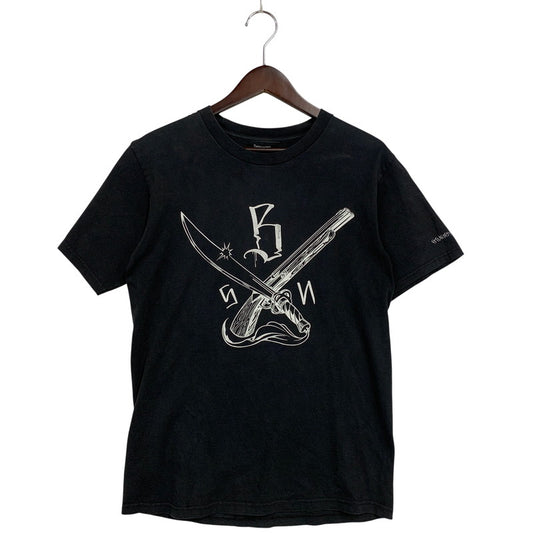 【現状渡し品】【メンズ】 STUSSY ステューシー ×NEIGHBORHOOD ネイバーフッド × SA STUDIO スタジオ MR.CARTOON ミスターカートゥーン BONEYARDS ボーンヤーズ S/S ショートスリーブ TEE Tシャツ トップス 半袖 142-260410-ya-04-izu サイズ：S カラー：BLACK 万代Net店