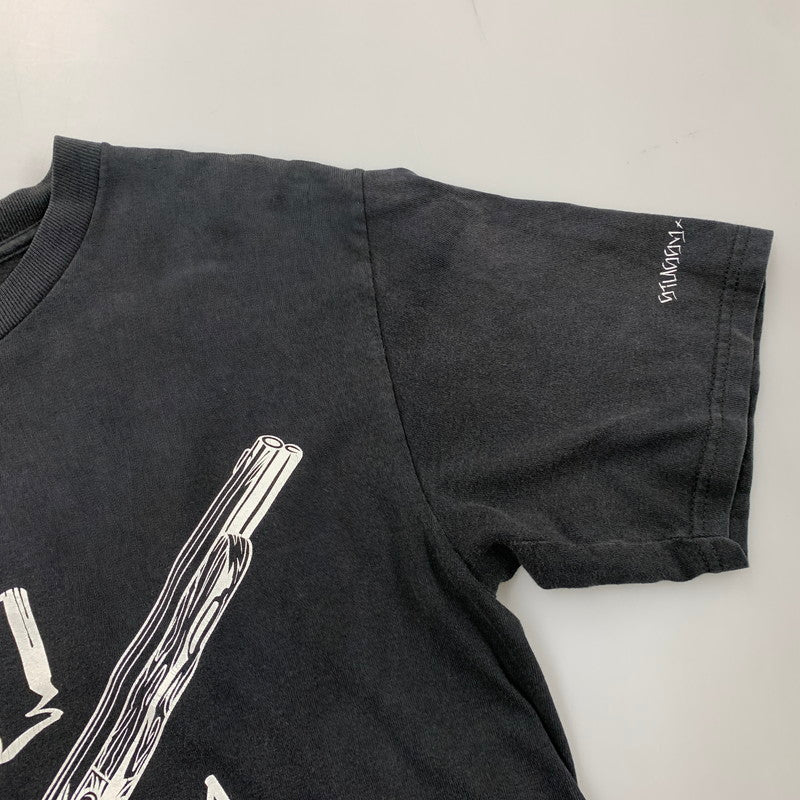 【現状渡し品】【メンズ】 STUSSY ステューシー ×NEIGHBORHOOD ネイバーフッド × SA STUDIO スタジオ MR.CARTOON ミスターカートゥーン BONEYARDS ボーンヤーズ S/S ショートスリーブ TEE Tシャツ トップス 半袖 142-260410-ya-04-izu サイズ：S カラー：BLACK 万代Net店
