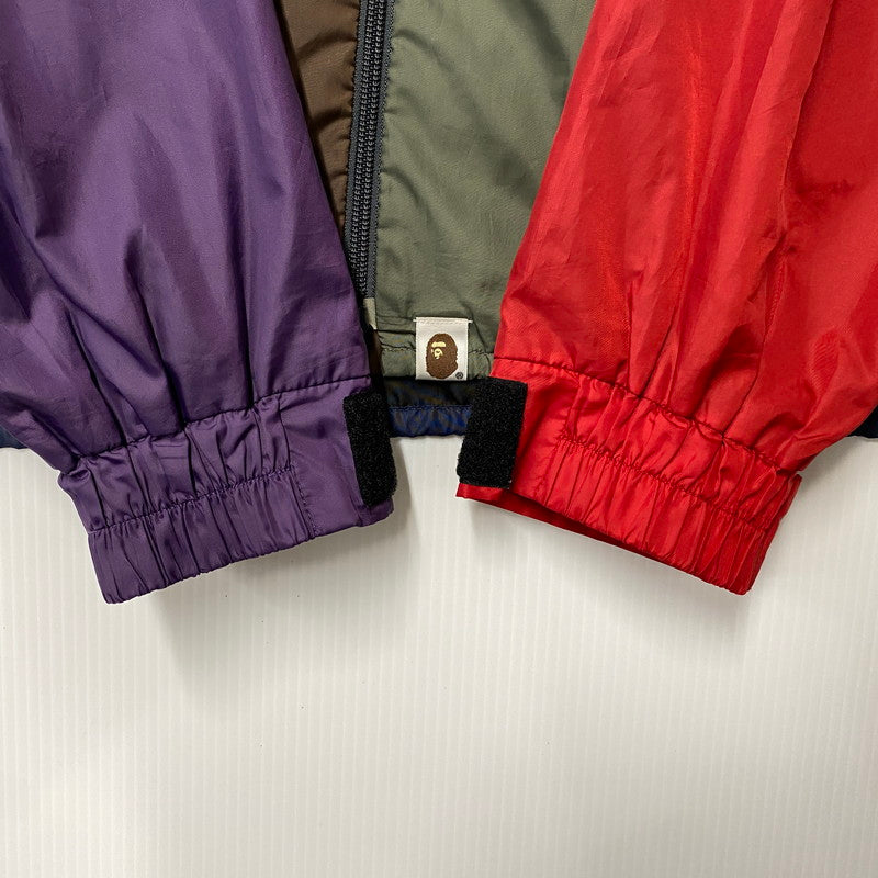 【中古品】【メンズ】 A BATHING APE アベイシングエイプ CRAZY PATTERN ZIPUP NYLON HOODED MOUNTAIN JACKET クレイジー パターン ジップアップ ナイロン フーデッド マウンテン ジャケット アウター 142-260410-ya-13-izu サイズ：L カラー：マルチ 万代Net店