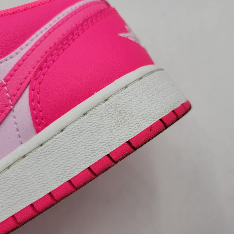 【中古品】【レディース】 NIKE GS ナイキ ジーエス 553560-661 AIR JORDAN 1 LOW VALENTINE’S DAY エア ジョーダン 1 ロー バレンタインデー スニーカー 靴 166-260411-kh-06-izu サイズ：23 カラー：PINK FOAM/HYPER PINK/SUMMIT WHITE 万代Net店