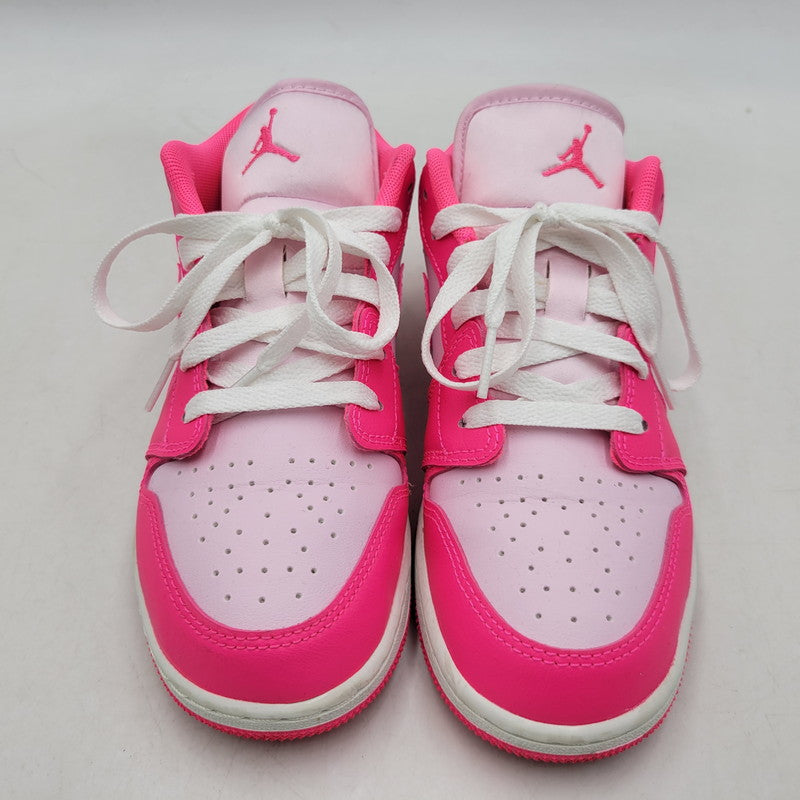 【中古品】【レディース】 NIKE GS ナイキ ジーエス 553560-661 AIR JORDAN 1 LOW VALENTINE’S DAY エア ジョーダン 1 ロー バレンタインデー スニーカー 靴 166-260411-kh-06-izu サイズ：23 カラー：PINK FOAM/HYPER PINK/SUMMIT WHITE 万代Net店