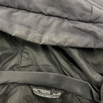 【中古品】【メンズ】 ARC'TERYX アークテリクス 24105-129829 ATOM AR HOODY アトム フーディ ジャケット アウター 144-260414-kh-06-izu サイズ：L カラー：ブラック 万代Net店