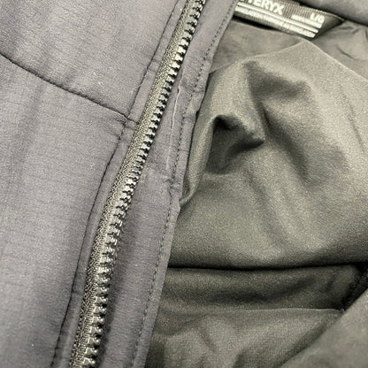 【中古品】【メンズ】 ARC'TERYX アークテリクス 24105-129829 ATOM AR HOODY アトム フーディ ジャケット アウター 144-260414-kh-06-izu サイズ：L カラー：ブラック 万代Net店