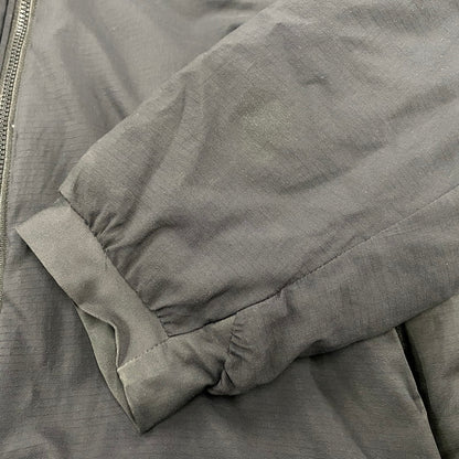 【中古品】【メンズ】 ARC'TERYX アークテリクス 24105-129829 ATOM AR HOODY アトム フーディ ジャケット アウター 144-260414-kh-06-izu サイズ：L カラー：ブラック 万代Net店