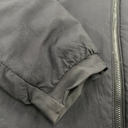 【中古品】【メンズ】 ARC'TERYX アークテリクス 24105-129829 ATOM AR HOODY アトム フーディ ジャケット アウター 144-260414-kh-06-izu サイズ：L カラー：ブラック 万代Net店