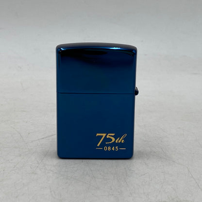 【中古美品】【メンズ/レディース】 ZIPPO ジッポ PEACE ピース 75TH ANNIVERSARY 75周年 アニバーサリー 20年製造 ライター 喫煙具 206-260413-ya-07-izu カラー：ネイビー 万代Net店