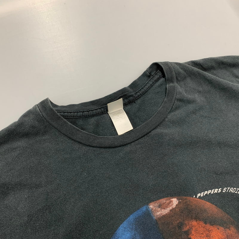 【現状渡し品】【メンズ】 TULTEX タルテックス RED HOT CHILI PEPPERS レッド ホット チリ ペッパーズ 00’S STADIUM ARCADIUM 06-07 USA TOUR TEE スタジアム ツアー ティー トップス 半袖 146-260413-cs-03-izu サイズ：不明 カラー：ブラック 万代Net店