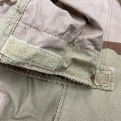 【中古品】【メンズ】 U.S.ARMY ユーエスアーミー SP0100-99-D-0303 COAT COLD WEATHER FIELD DESERT CAMOUFLAGE PATTERN コート コールドウェザー フィールド デザート カモフラージュ パターン アウター 146-260414-kh-07-izu カラー：マルチ 万代Net店