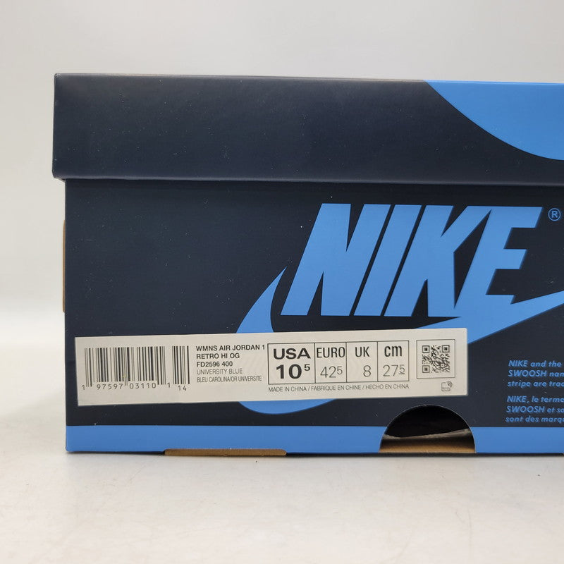 【中古品】【メンズ】 NIKE ナイキ FD2596-400 WOMEN'S AIR JORDAN 1 RETRO HIGH OG ウィメンズ エア ジョーダン 1 レトロ ハイ OG ファースト イン フライト スニーカー 靴 160-260416-kh-09-izu サイズ：27.5 カラー：UNIVERSITY BLUE/UNIVERSITY GOLD-SAIL 万代Net店