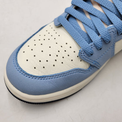 【中古品】【メンズ】 NIKE ナイキ FD2596-400 WOMEN'S AIR JORDAN 1 RETRO HIGH OG ウィメンズ エア ジョーダン 1 レトロ ハイ OG ファースト イン フライト スニーカー 靴 160-260416-kh-09-izu サイズ：27.5 カラー：UNIVERSITY BLUE/UNIVERSITY GOLD-SAIL 万代Net店