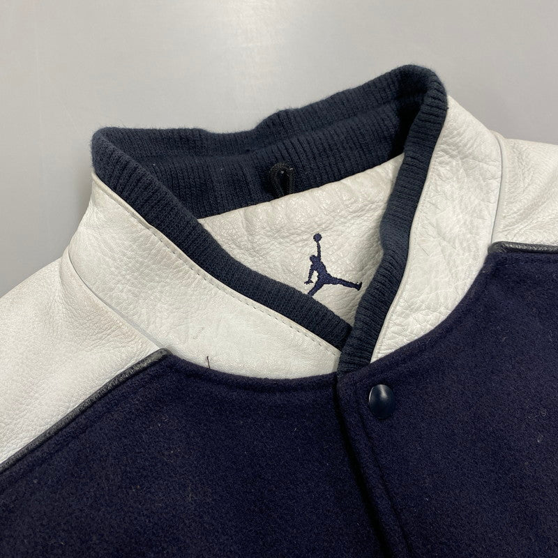 【中古品】【メンズ】 JORDAN BRAND ジョーダン ブランド 20周年モデル 2005 LIMITED EDITION WOOL×LEATHER STADIUM JACKET リミテッド エディション ウール レザー スタジアム ジャケット アウター 146-260418-cs-07-izu サイズ：XXL カラー：ネイビー×ホワイト 万代Net店