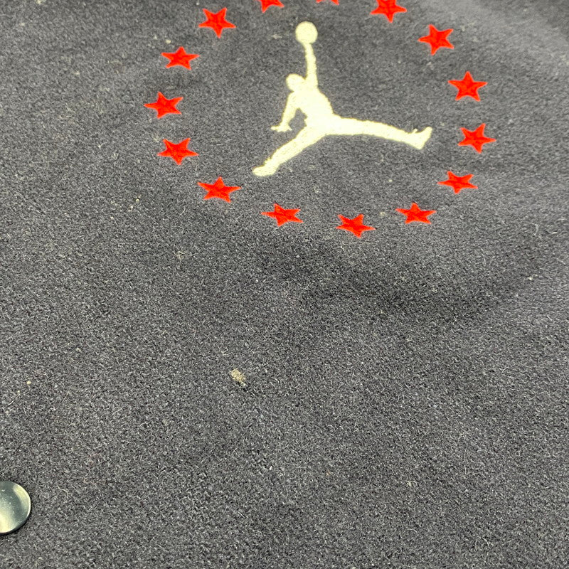 【中古品】【メンズ】 JORDAN BRAND ジョーダン ブランド 20周年モデル 2005 LIMITED EDITION WOOL×LEATHER STADIUM JACKET リミテッド エディション ウール レザー スタジアム ジャケット アウター 146-260418-cs-07-izu サイズ：XXL カラー：ネイビー×ホワイト 万代Net店