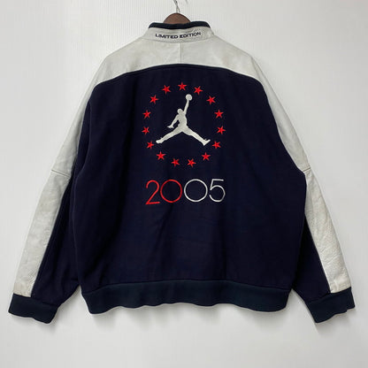 【中古品】【メンズ】 JORDAN BRAND ジョーダン ブランド 20周年モデル 2005 LIMITED EDITION WOOL×LEATHER STADIUM JACKET リミテッド エディション ウール レザー スタジアム ジャケット アウター 146-260418-cs-07-izu サイズ：XXL カラー：ネイビー×ホワイト 万代Net店