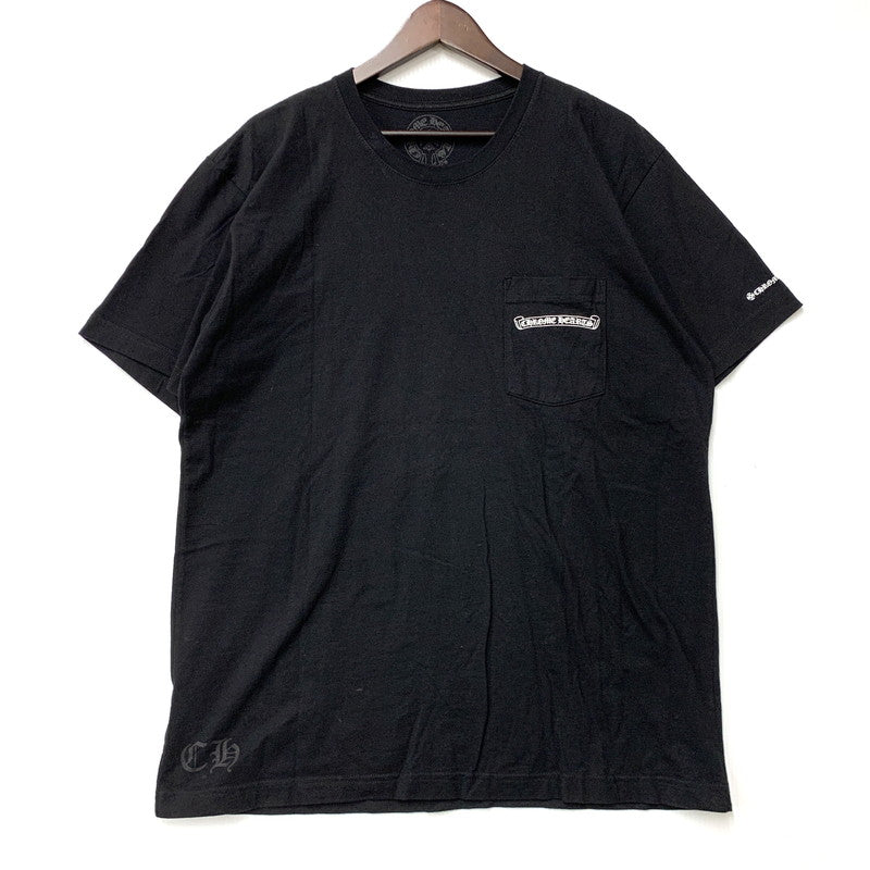 【中古品】【メンズ】 CHROME HEARTS クロムハーツ SCROLL LABEL PRINT T-SHIRT スクロールラベル プリント Tシャツ 半袖 トップス 190-260422-as-04-izu サイズ：XL カラー：ブラック 万代Net店