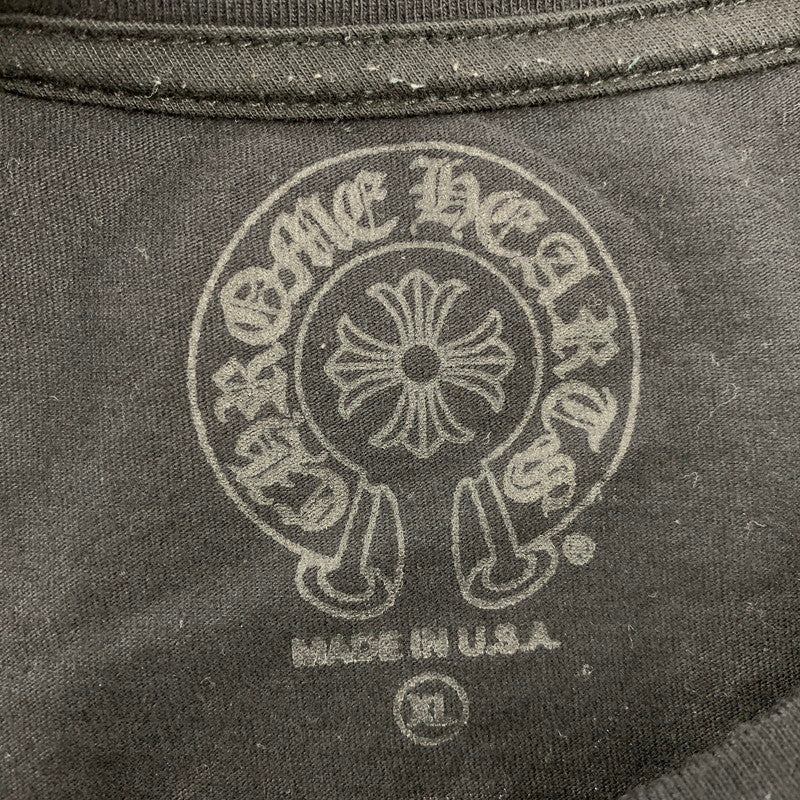 【中古品】【メンズ】 CHROME HEARTS クロムハーツ SCROLL LABEL PRINT T-SHIRT スクロールラベル プリント Tシャツ 半袖 トップス 190-260422-as-04-izu サイズ：XL カラー：ブラック 万代Net店