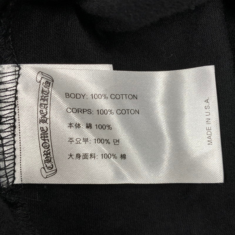 【中古品】【メンズ】 CHROME HEARTS クロムハーツ SCROLL LABEL PRINT T-SHIRT スクロールラベル プリント Tシャツ 半袖 トップス 190-260422-as-04-izu サイズ：XL カラー：ブラック 万代Net店