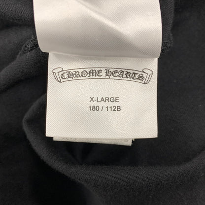 【中古品】【メンズ】 CHROME HEARTS クロムハーツ SCROLL LABEL PRINT T-SHIRT スクロールラベル プリント Tシャツ 半袖 トップス 190-260422-as-04-izu サイズ：XL カラー：ブラック 万代Net店