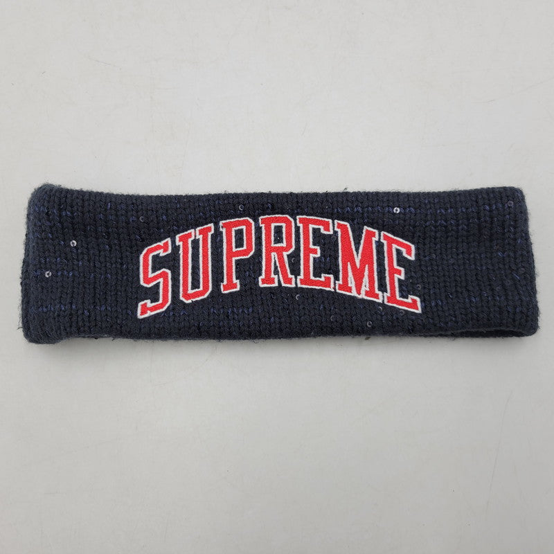 【中古品】【メンズ/レディース】 Supreme シュプリーム × NEW ERA ニューエラ SEQUIN ARC LOGO HEADBAND スパンコール アーチロゴ ヘッドバンド ヘアバンド 185-260419-as-04-izu サイズ：F カラー：ネイビー 万代Net店
