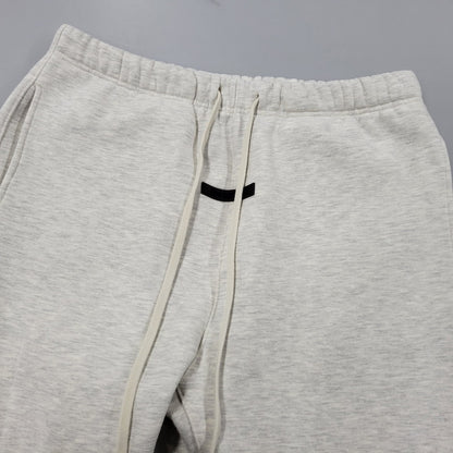 【中古品】【メンズ】 FEAR OF GOD FOG ESSENTIALS フィア オブ ゴッド エッセンシャルズ FLEECE SWEATPANTS フリーススウェットパンツ 153-260420-as-06-izu サイズ：L カラー：グレー系 万代Net店
