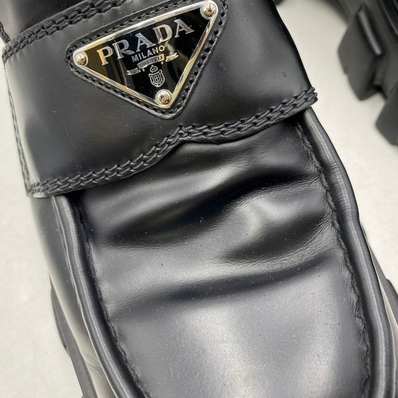 【中古品】【メンズ】 PRADA プラダ 2DE129 モノリス ブラッシュドレザー ローファー シューズ 靴 183-260426-as-03-izu サイズ：8 カラー：ブラック 万代Net店