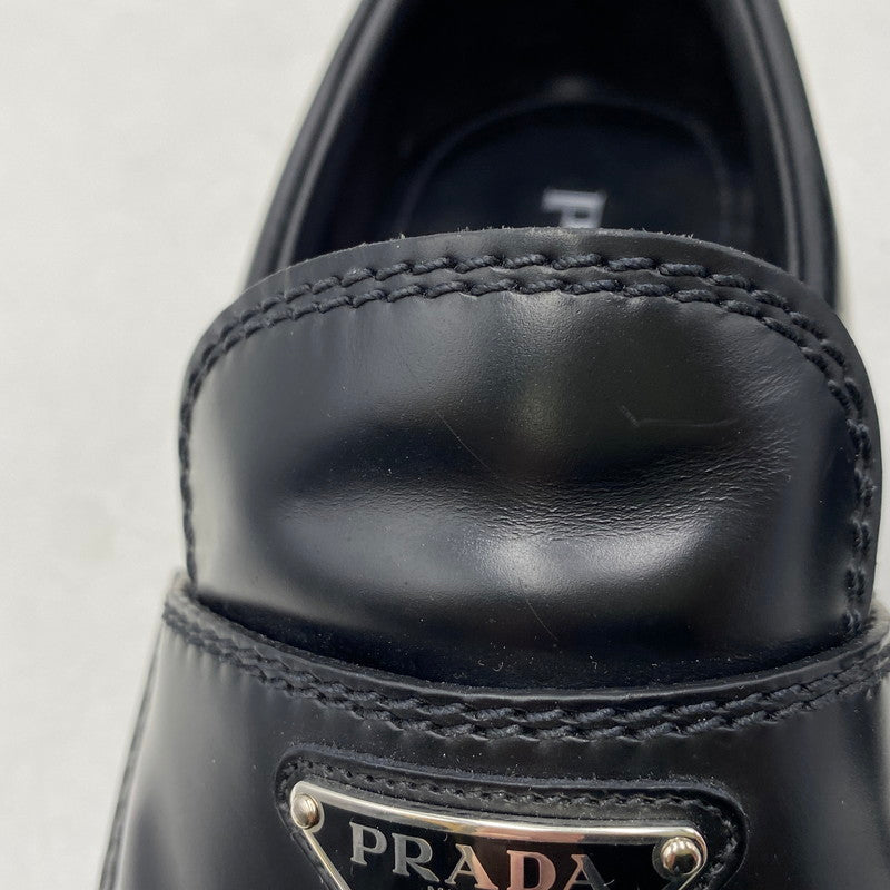 【中古品】【メンズ】 PRADA プラダ 2DE129 モノリス ブラッシュドレザー ローファー シューズ 靴 183-260426-as-03-izu サイズ：8 カラー：ブラック 万代Net店