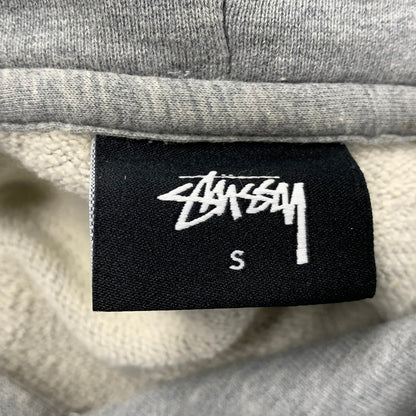 【中古品】【メンズ】 STUSSY ステューシー BASIC LOGO PULLOVER HOODIE ベーシック ロゴ プルオーバー フーディー トップス 長袖 142-260427-ya-09 -izu サイズ：S カラー：GRAY 万代Net店