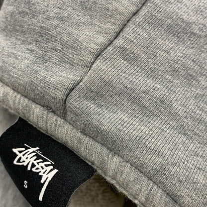【中古品】【メンズ】 STUSSY ステューシー BASIC LOGO PULLOVER HOODIE ベーシック ロゴ プルオーバー フーディー トップス 長袖 142-260427-ya-09 -izu サイズ：S カラー：GRAY 万代Net店