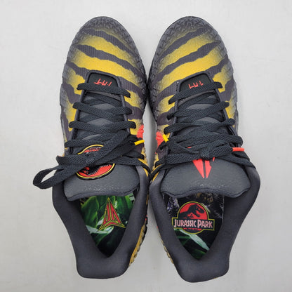 【中古美品】【メンズ】 NIKE ナイキ × JURASSIC PARK ジュラシックパーク JA 3 "RAPTOR" IU7239-001 ジャ 3 スニーカー シューズ 靴 160-260427-ay-07-izu サイズ：29cm カラー：ANTHRACITE/BRIGHT CRIMSON 万代Net店
