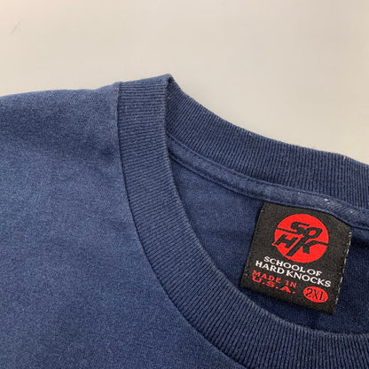 【中古品】【メンズ】 SCHOOL OF HARD KNOCKS スクール オブ ハード ノックス ATLANTA S/S TEE アトランタ 半袖 Tシャツ USA製 146-260729-as-13-izu サイズ：2XL カラー：ネイビー 万代Net店