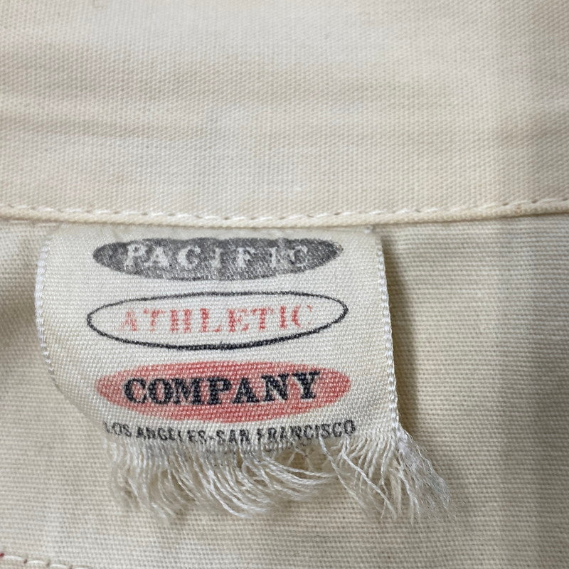 【現状渡し品】【メンズ】 PACIFIC ATHLETIC COMPANY NYNCO ZIP PATCH SWING TOP NYNCOジップ パッチ スイングトップ ジャケット アウター 146-260501-kh-22-izu カラー：ベージュ 万代Net店