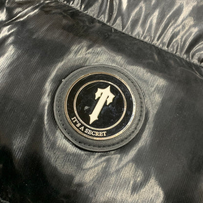 【中古品】【メンズ】 TRAPSTAR トラップスター 中綿 ARCH LOGO HOODIE JACKET アーチ ロゴ フーディー ジャケット アウター 142-260501-kh-10-izu サイズ：M カラー：ブラック 万代Net店