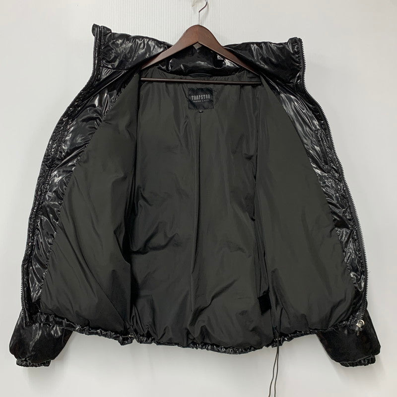 【中古品】【メンズ】 TRAPSTAR トラップスター 中綿 ARCH LOGO HOODIE JACKET アーチ ロゴ フーディー ジャケット アウター 142-260501-kh-10-izu サイズ：M カラー：ブラック 万代Net店