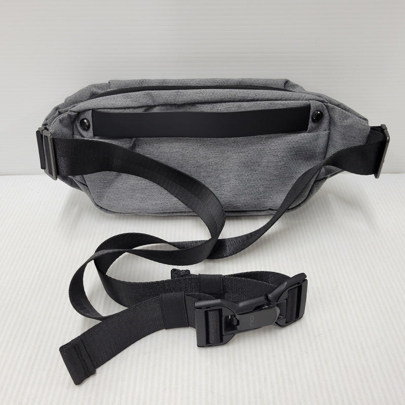 【中古美品】【メンズ/レディース】 NIID ニード R0 RADIANT CHEST BAG チェストバッグ ボディバッグ カバン 鞄 188-260506-as-46-izu カラー：グレー 万代Net店