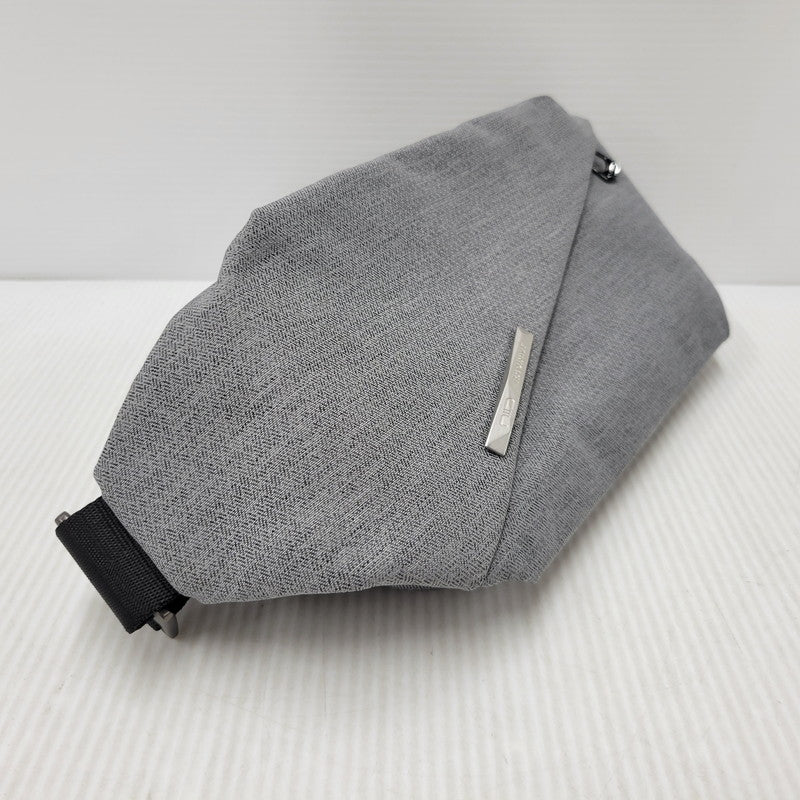 【中古美品】【メンズ/レディース】 NIID ニード R0 RADIANT CHEST BAG チェストバッグ ボディバッグ カバン 鞄 188-260506-as-46-izu カラー：グレー 万代Net店