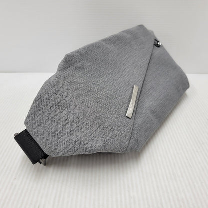 【中古美品】【メンズ/レディース】 NIID ニード R0 RADIANT CHEST BAG チェストバッグ ボディバッグ カバン 鞄 188-260506-as-46-izu カラー：グレー 万代Net店