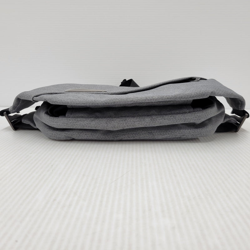 【中古美品】【メンズ/レディース】 NIID ニード R0 RADIANT CHEST BAG チェストバッグ ボディバッグ カバン 鞄 188-260506-as-46-izu カラー：グレー 万代Net店