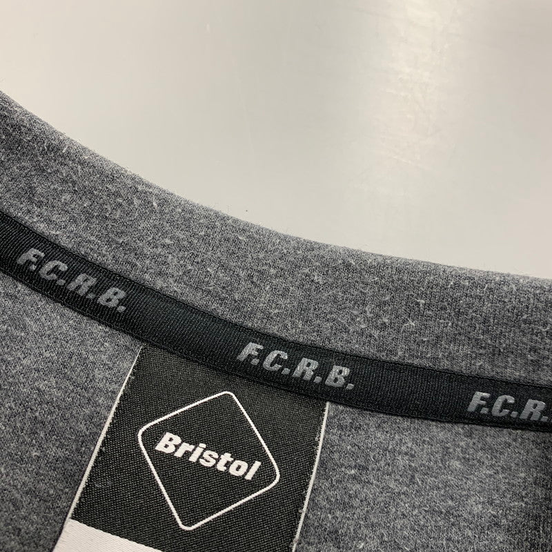 【中古品】【メンズ】 F.C.REAL BRISTOL エフシーレアルブリストル FCRB-212063 AUTHENTIC LOGO TECH KNIT CREWNECK TOP オーセンティック ロゴ テック ニット クルーネック トップ スウェット 142-260503-kh-04-izu サイズ：L カラー：グレー 万代Net店
