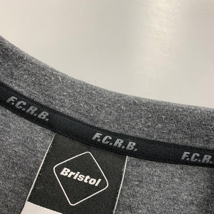 【中古品】【メンズ】 F.C.REAL BRISTOL エフシーレアルブリストル FCRB-212063 AUTHENTIC LOGO TECH KNIT CREWNECK TOP オーセンティック ロゴ テック ニット クルーネック トップ スウェット 142-260503-kh-04-izu サイズ：L カラー：グレー 万代Net店