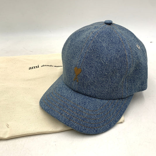 【中古美品】【メンズ/レディース】 AMI ALEXANDRE MATTIUSSI アミアレクサンドレマチウシ UCP264.DE0046 26SS AMI DE COEUR EMBROIDERY CAP エンブロイダリー キャップ 帽子 185-260506-cs-09-izu サイズ：F カラー：ブルー 万代Net店