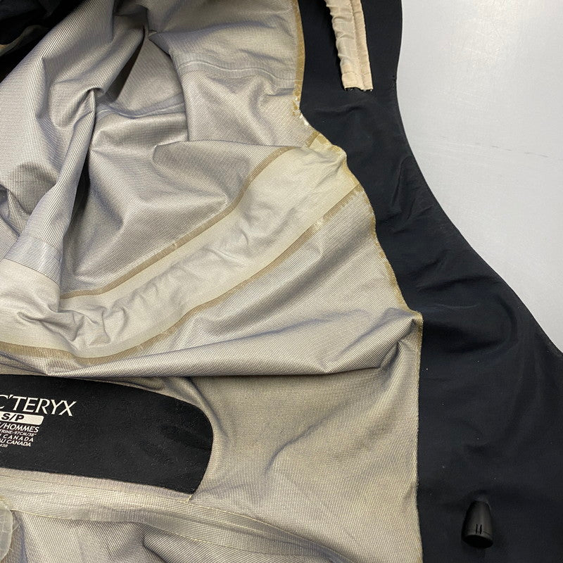 【中古品】【メンズ】 ARC'TERYX アークテリクス 9572 0811028454-10 GORE-TEX ACTIVE JACKET ゴアテックス アクティブ ジャケット アウター 144-260511-cs-02-izu サイズ：S カラー：ブラック 万代Net店