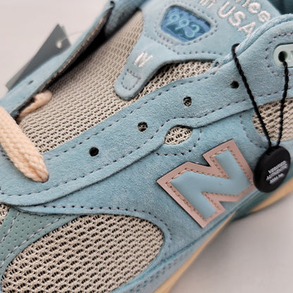 【中古美品】【メンズ】 NEW BALANCE ニューバランス × JOE FRESHGOODS ジョー フレッシュグッズ MR993JF1 PERFORMANCE ART パフォーマンス アート スニーカー 靴 162-260508-kh-08-izu サイズ：29 カラー：ライトブルー系 万代Net店