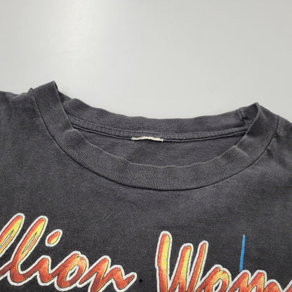 【中古品】【メンズ】 USED MILLION WOMAN MARCH 1997.10.25 PRINT S/S TEE ミリオンウーマンマーチ ショートスリーブ Tシャツ 半袖 146-260508-as-01-izu カラー：ブラック 万代Net店