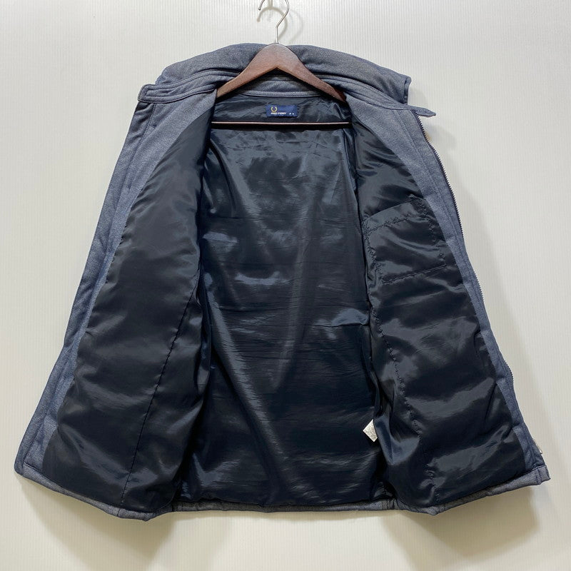 【中古品】【メンズ】 FRED PERRY フレッドペリー F2405 HOODED DOWN JACKET フーデッド ダウン ジャケット アウター 141-260712-ya-09-izu サイズ：M カラー：ネイビー 万代Net店