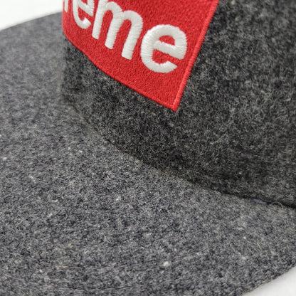 【中古品】【メンズ/レディース】 Supreme シュプリーム × WOOLRICH ウールリッチ × NEW ERA ニューエラ BOX LOGO CAP ボックスロゴキャップ 帽子 185-260512-as-23-izu サイズ：7 5/8（60.6cm） カラー：ダークグレー 万代Net店