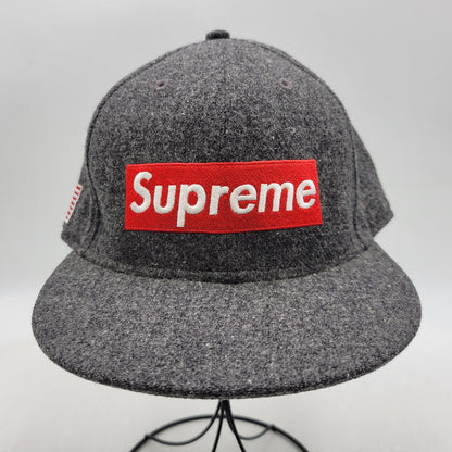 【中古品】【メンズ/レディース】 Supreme シュプリーム × WOOLRICH ウールリッチ × NEW ERA ニューエラ BOX LOGO CAP ボックスロゴキャップ 帽子 185-260512-as-23-izu サイズ：7 5/8（60.6cm） カラー：ダークグレー 万代Net店